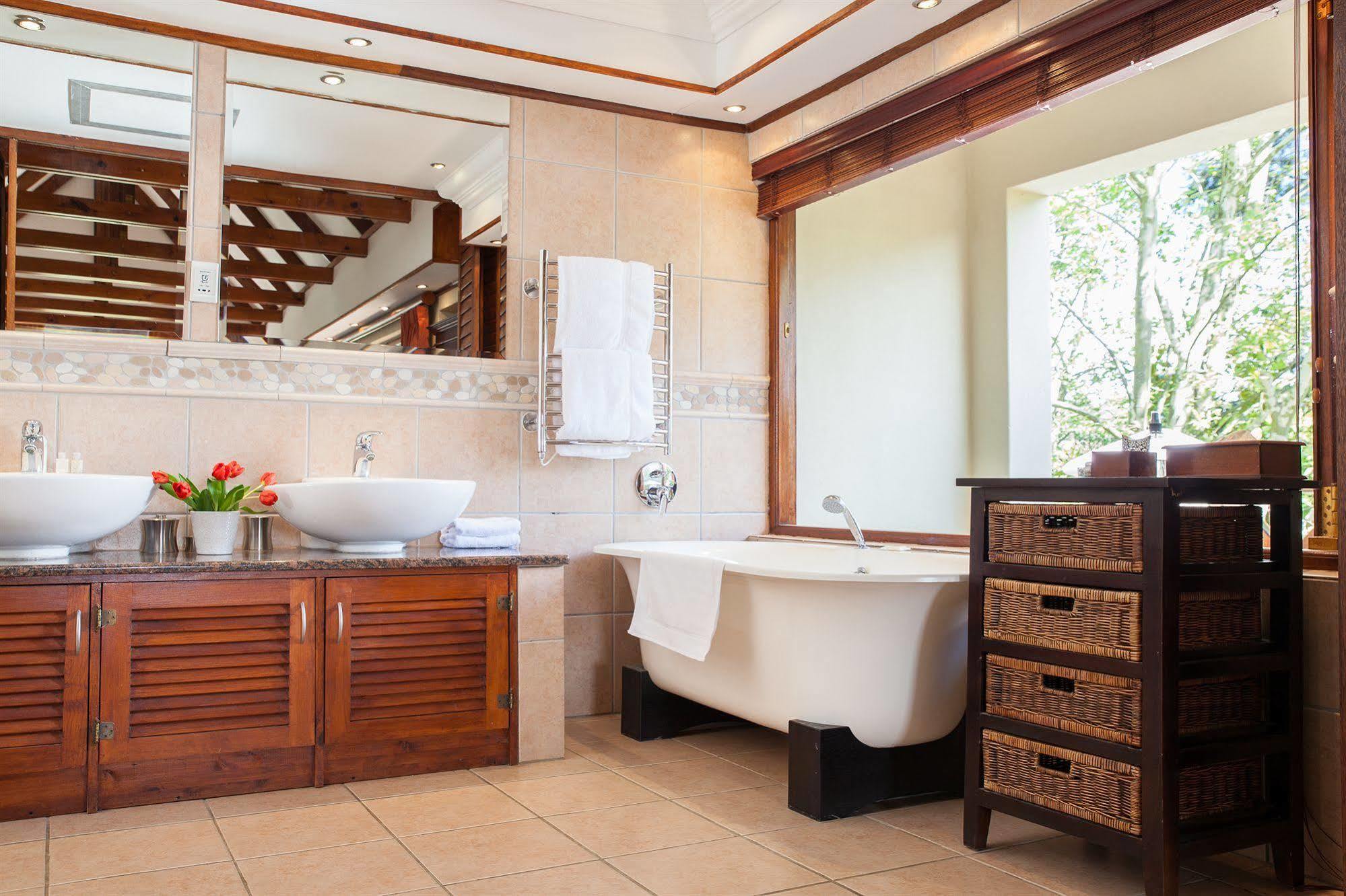 Banhoek Lodge Stellenbosch Bagian luar foto